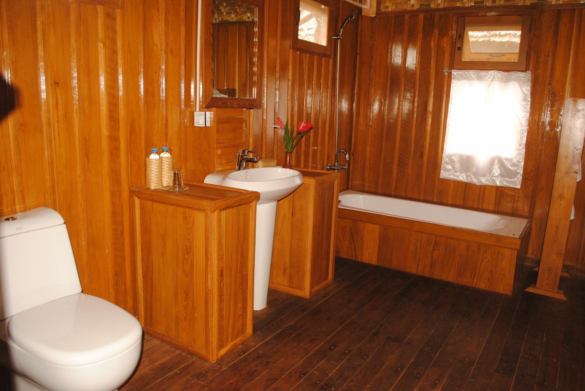 Golden Island Cottages Thale U Hotel Ywama Eksteriør billede