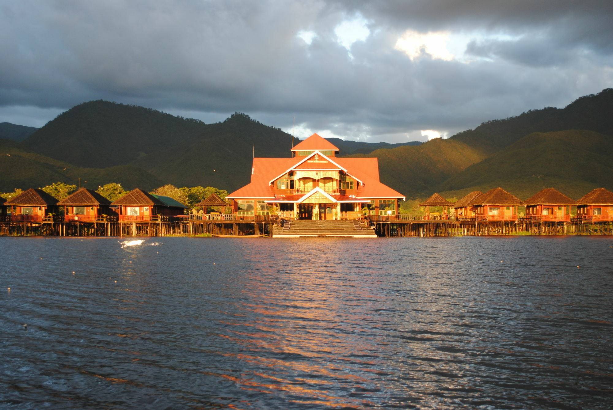Golden Island Cottages Thale U Hotel Ywama Eksteriør billede